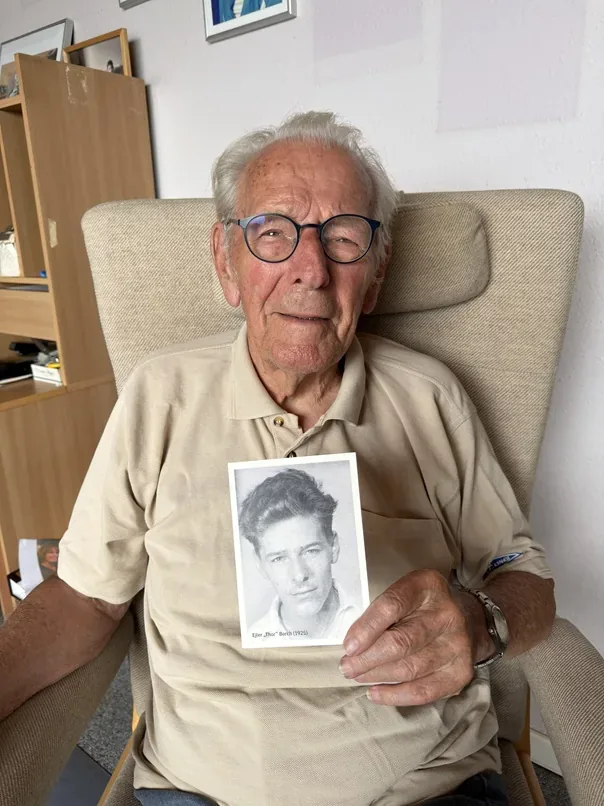 Ejler Borch holding a historical portrait of himself.